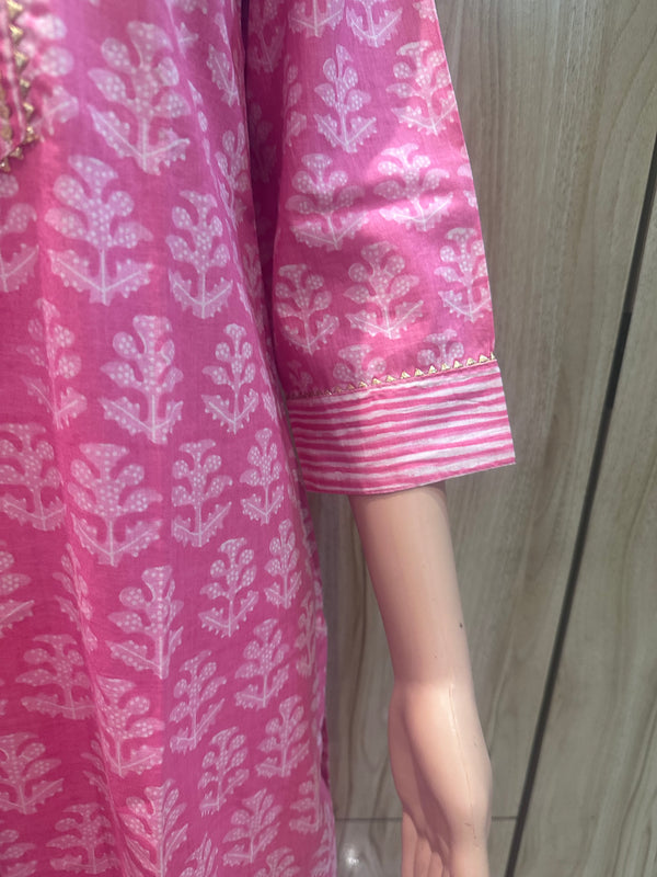 Three piece set in pink colour