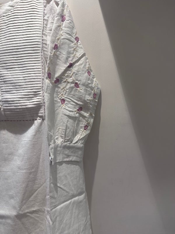 OFF-WHITE Embroidered CO-ORD Set(pink or white embroidered buttons