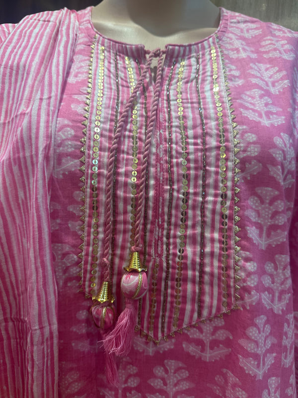 Three piece set in pink colour