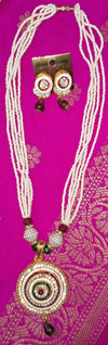 Set and earring